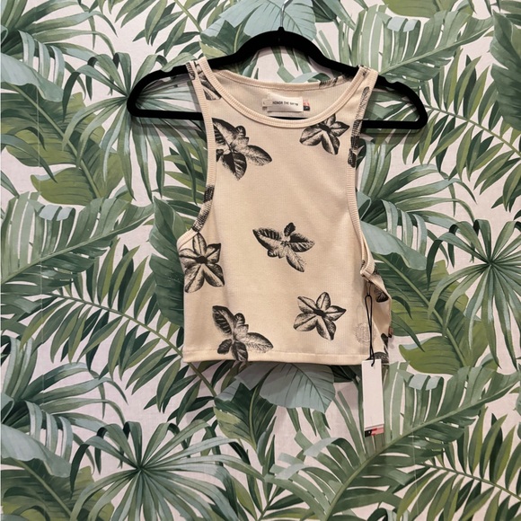 Brand new with tags Honor the Gift, Large slightly cropped crewneck tank. - Picture 5 of 8